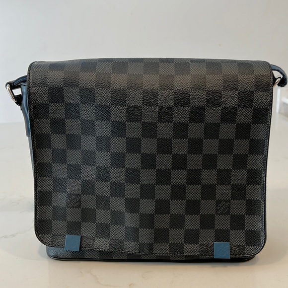 LIMITED EDITION LV WITH ORIGINAL REFURBISHED STRAP AND BUCKLES - Picture 1 of 5